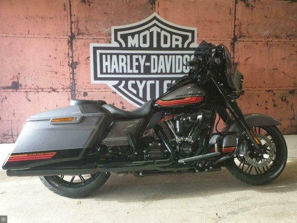 
	Harley Davidson Street Glide FLHX Screamin eagle 120R

	Цена: 27 270 долара
