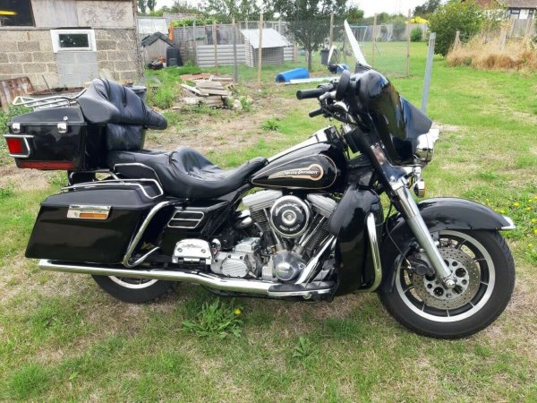 
	Harley Davidson Electra Glide Ultra 

	Цена: 25 489 долара
