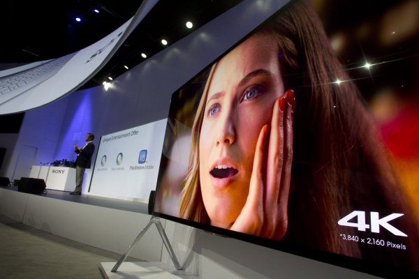 
	Sony представи 85-инчовия Bravia XBR-X950B 4K телевизор.
