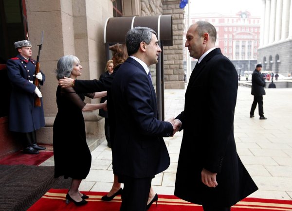 
	Росен Плевнелиев посреща Радев в Президентството
