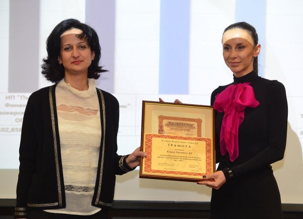
	На снимката: Карина Караиванова (л.) и Радослава Масларска (д.), председател на Съвета на директорите на Елана Трейдинг&nbsp;
