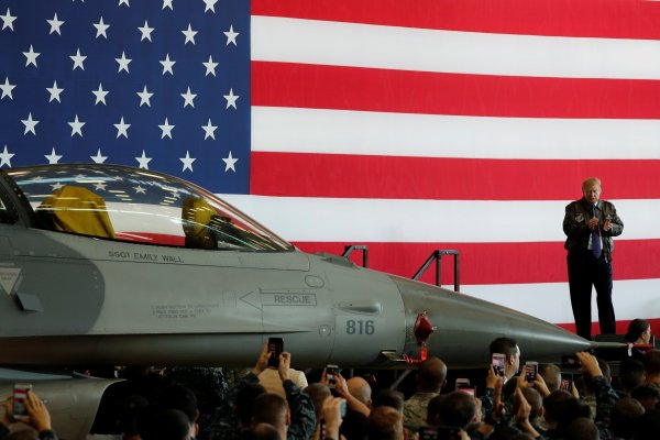 
	Американският президент изнася реч пред членове на американската военна база Yokota Air Base.&nbsp;Снимка: Ройтерс
