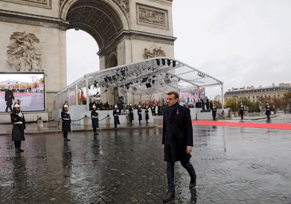 
	Френският президент Еманюел Макрон на церемонията в Париж по случай 100-годишнината от края на Първата световна война. Снимка: Ройтерс
