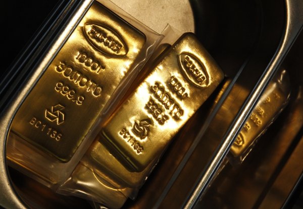 
	Златни резерви: 1 094,7 т

	Дял на златото в общите резерви: 9,7%

	Русия увеличава златните си запаси от февруари насам, като задмина и Швейцария, и Китай. През август Централната банка на Русия реши да купува още злато, да се разграничи от долара и еврото заради икономическите санкции, наложени от Запаа.

	За пръв път златните резерви, съхранявани от&nbsp; Централната банка на Русия, прекосиха 1 000 т през третото тримесечие на 2013 г.
