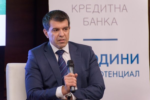 
	Илиан Георгиев, изпълнителен директор на Българо-американска кредитна банка
