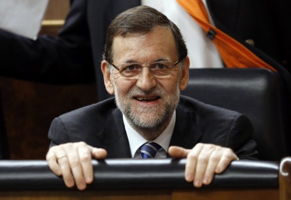 
	Испанският премиер Мариано Рахой твърди през януари 2012 г., че страната ще наруши критериите от Маастрихт само с 1,4%. Дори и тогава икономисти смятат, че целта е нереалистична. Днес ние знаем, че Испания през тази година, по данни на Европейската комисия, ще има бюджетен дефицит от най-малко 6,4%. През юли 2012 г. страната вече поиска финансова помощ за болния си банков сектор.
