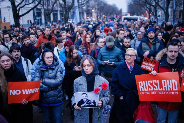 Протест пред руското посолство в Берлин. Снимка: БГНЕС/CLEMENS BILAN