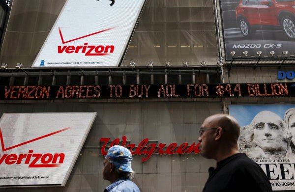
	Vodafone продава на американската компания Verizon дела си от 45 процента в общото им дружество Verizon Wireless през септември 2013 година. Цената на сделката е 130,1 млрд. долара.
