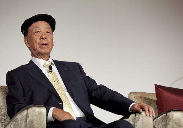 
	9. Създателят и изпълнителен директор на Galaxy Entertainment&nbsp;Лой Чи Ву

	8,3 млрд. долара на ден и богатство в размер на 19,6 млрд. долара в края на 2013 г.

	Снимка: Bloomberg
