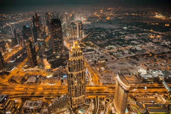 
	На седмо място остава Дубай - столицата и най-големият град на емирство Дубай от Обединените арабски емирства.
