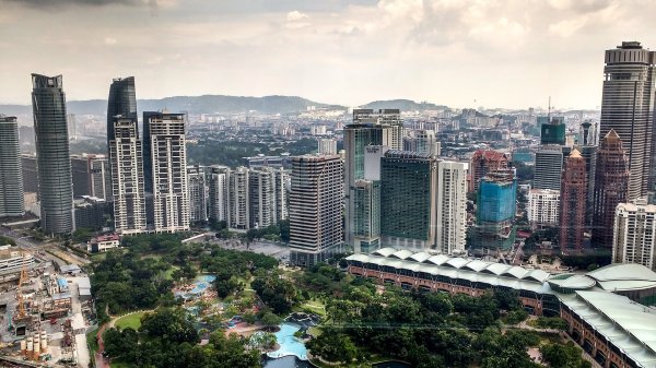 
	Последен сред първи десет града в класацията остава Куала Лумпур, столицата на Малайзия.
