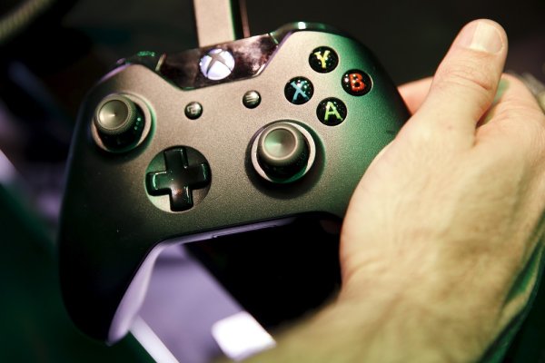 
	В момента Microsoft работи по Project Scorpio &ndash; много по-мощна версия на конзолата Xbox One, която ще работи на телевизори, поддържащи 4K. Твърди се, че конзолата ще поддържа и очилата за виртуална реалност Oculus Rift. Целта на устройството е да достигне до запалените играчи, които ценят представянето пред всичко останало. Очаква се конзолата да се появи на пазара през есента на 2017 г.&nbsp;
