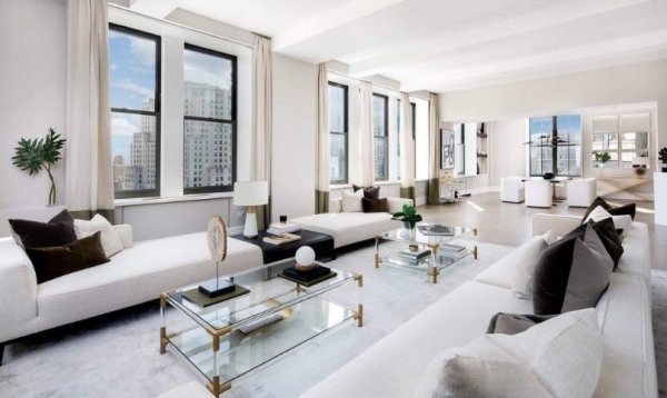 


Три имота на 5-то Авеню 212 в Ню Йорк - продадени за 81 млн. долара 

	Източник: Sotby&rsquo;s

	&nbsp;
