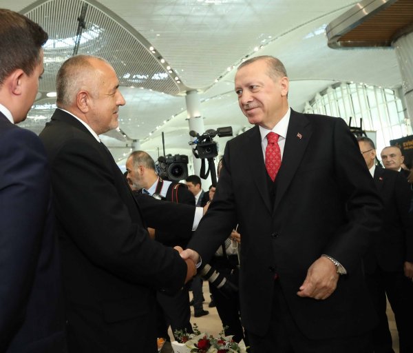 
	Премиерът Бойко Борисов се здрависва с президента Реджеп Ердоган&nbsp;Снимка: Правителствена пресслужба
