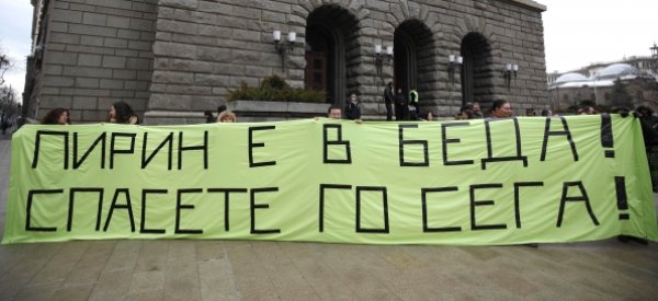
	Природозащитници протестираха пред Министерския съвет срещу строителството на втори кабинков лифт в ски зоната на Банско.&nbsp; Снимка: Олег Попов, Investor Media Group 
