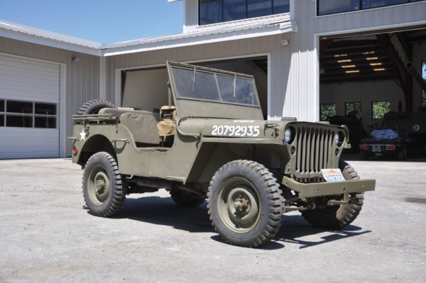 
	Не всички машини от колекцията са танкове. Този Jeep от 1943 г. се очаква да донесе на организаторите на търга между 10 000 и 15 000 долара
