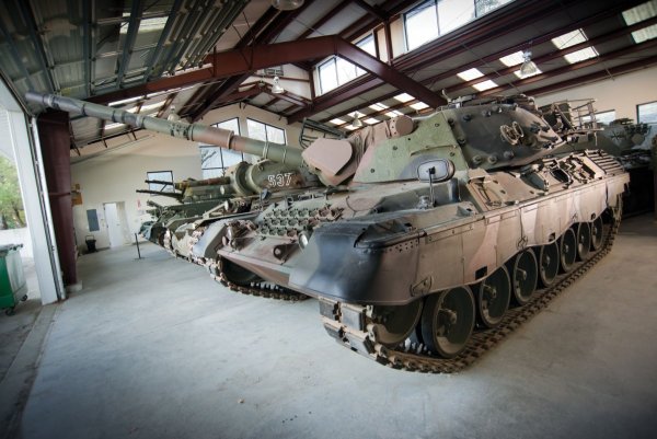 
	Този танк Leopard 1A1A4 e един от най-скъпите в колекцията. Произведен е през 1969 г. и се очаква да бъде продаден за 400 000 долара. Някои страни от НАТО все още използват такива танкове.
