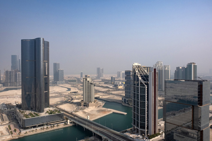 Офис сградите в Abu Dhabi Global Market са почти пълни. Фотограф: Natalie Naccache/Bloomberg