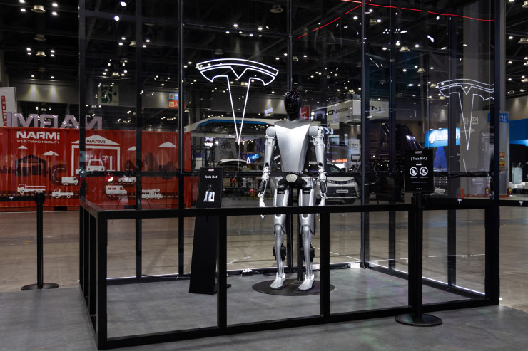 Макет на Optimus, хуманоидният робот на Tesla. Снимка: Bloomberg L.P.