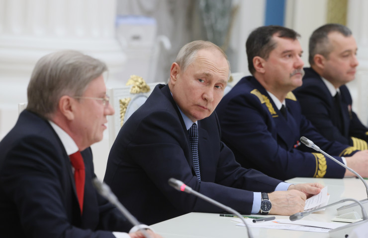 Путин се срещна на 9 февруари 2023 г. с представители на руския авиационен сектор. Снимка:  EPA/MIKHAIL METZEL / SPUTNIK