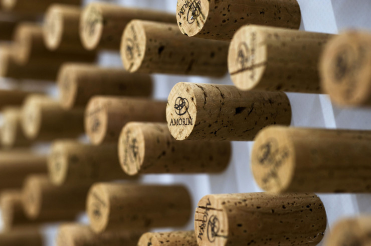 За производителите на вина, които се стремят към категорията "премиум", естественият корк е от ключова важност. Снимка: Paulo Duarte/Bloomberg