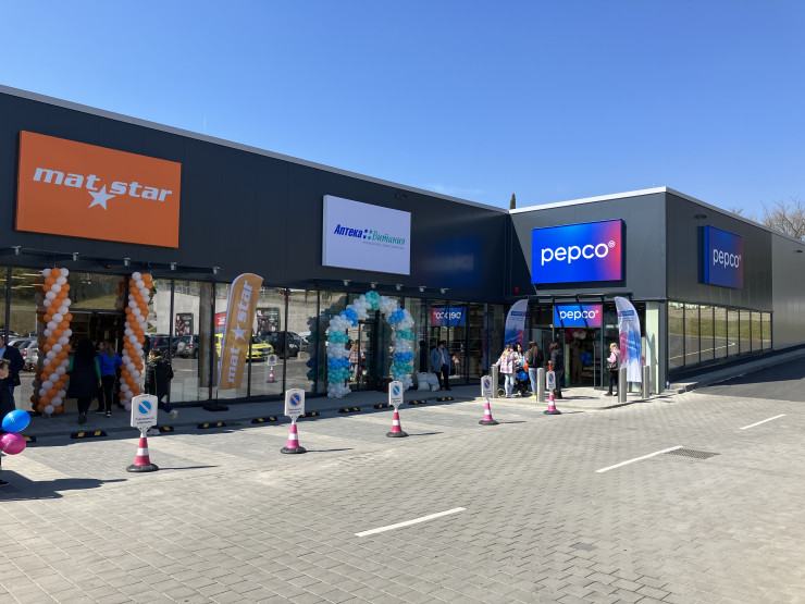 Kaufland България успешно налага нова концепция на ритейл пазара, превръщайки хипермаркетите си в мини търговски центрове. Снимка: Kaufland България
