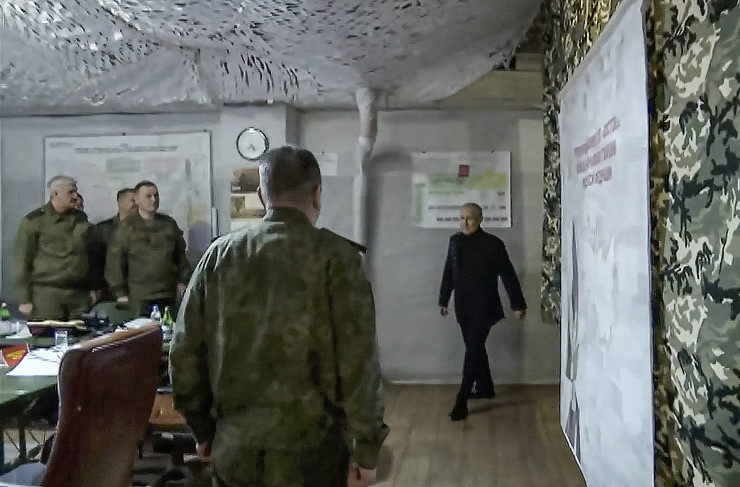 Представители на Киев изразяват съмнение, че истинският Путин е посетил зоната на военните действия. Снимка: EPA/KREMLIN.RU