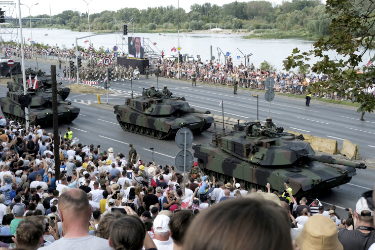 Танкове Abrams на полската армия участват в парад на 15 август във Варшава. Снимка: Damian Lemanski/Bloomberg